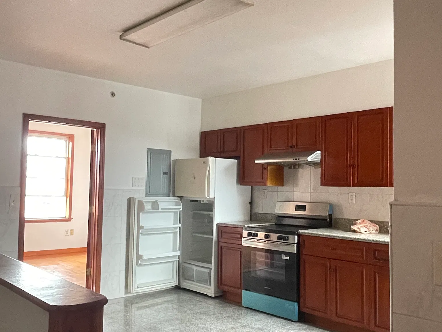 2 bed, 1000 sqft, $1,300 — Photo 2