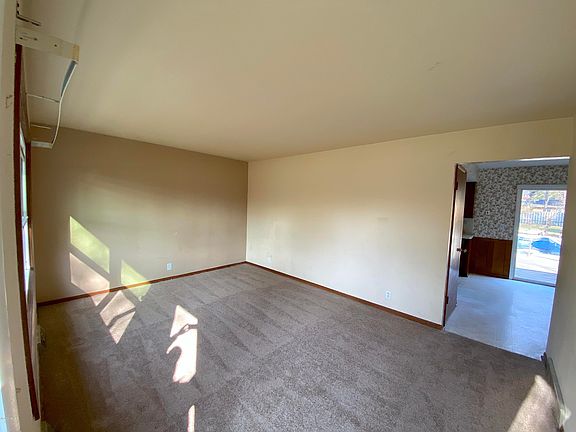 3rd image of 14669 Venessa Ave