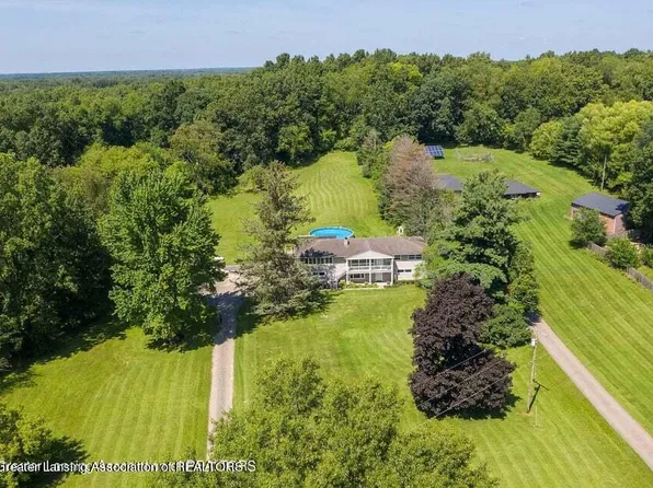 9182 Warner Rd, Haslett, MI 48840