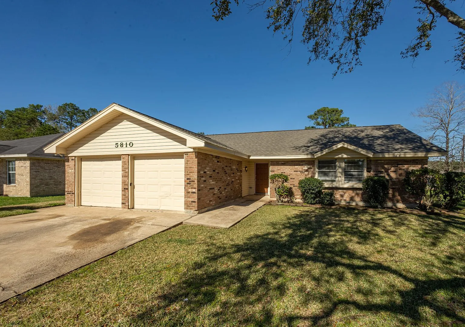 3 Bedroom, 2 Bath, Attached Garage. Dont let this one slip by. — Photo 1