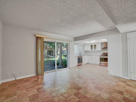 5th image of 1042 Forest Knoll Dr