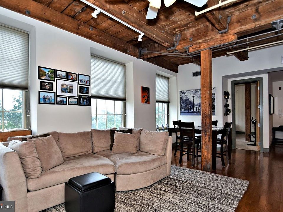 1st image of 214-18 New St #3N