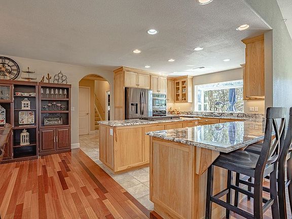4th image of 705-115 Kenneth Ln