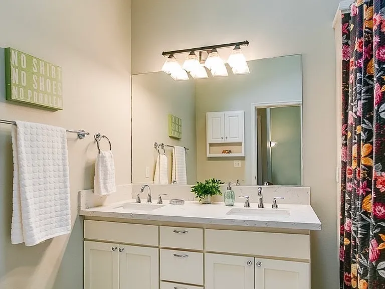 upper floor bathroom