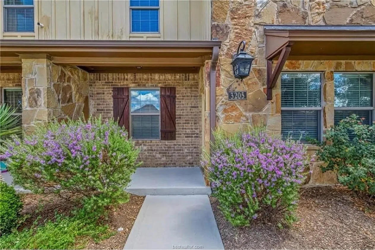 Papa Bear Dr, College Station — Photo 1