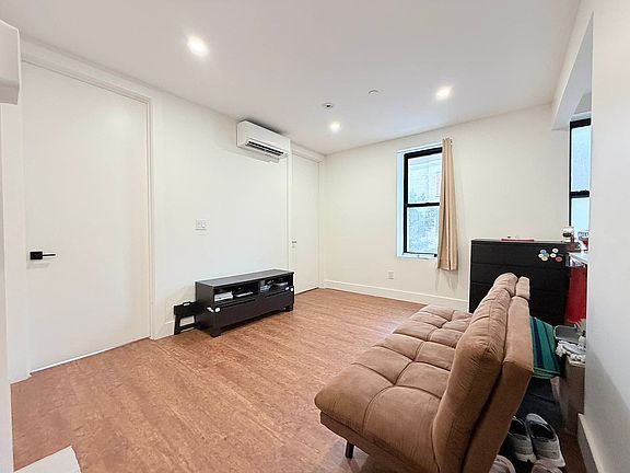 4th image of 5102 5th Ave #201