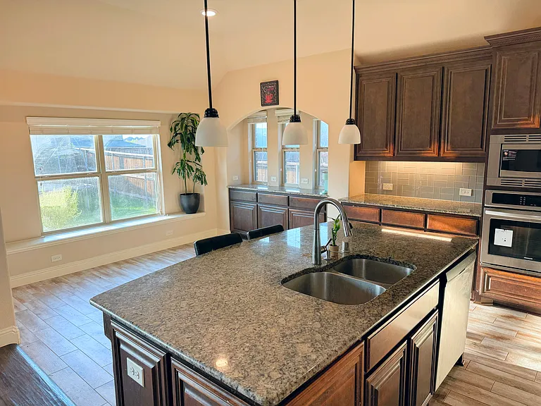 1507 Eminence Ln — Photo 5