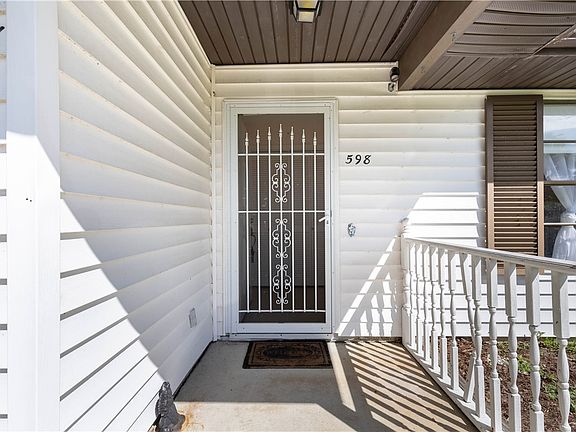 4th image of 598 Frink Ave Unit 2