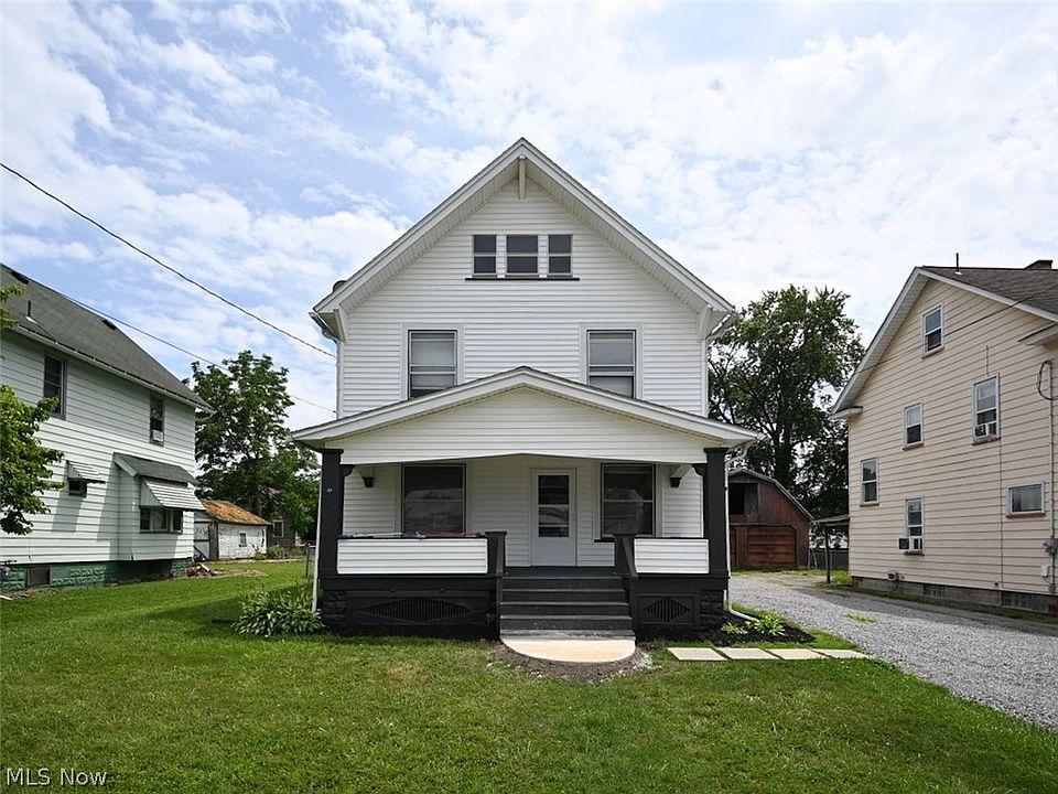 1st image of 221 E 2nd St