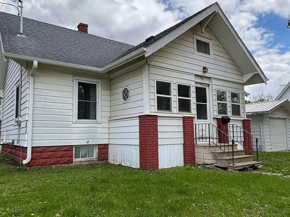 706 N Grand Ave, Charles City, IA 50616
