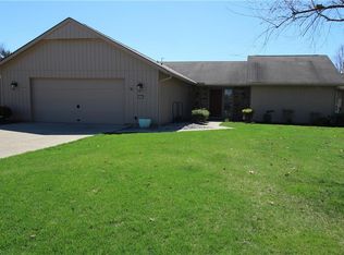 21623 Briar Bush Ln, Strongsville, OH 44136