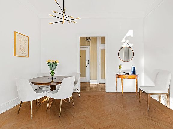 2nd image of 302 W 86th St APT 6C