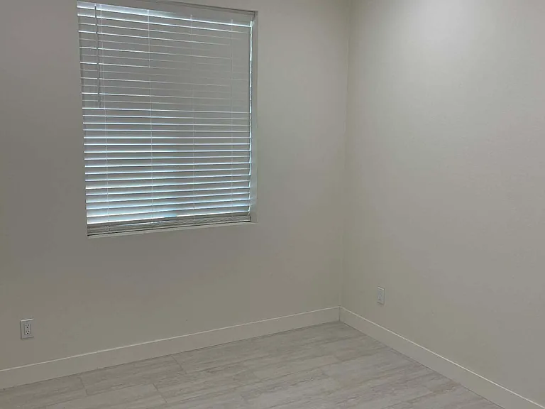5351 Saxon St — Photo 2