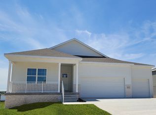 6417 Peters Pkwy, Papillion, NE 68157