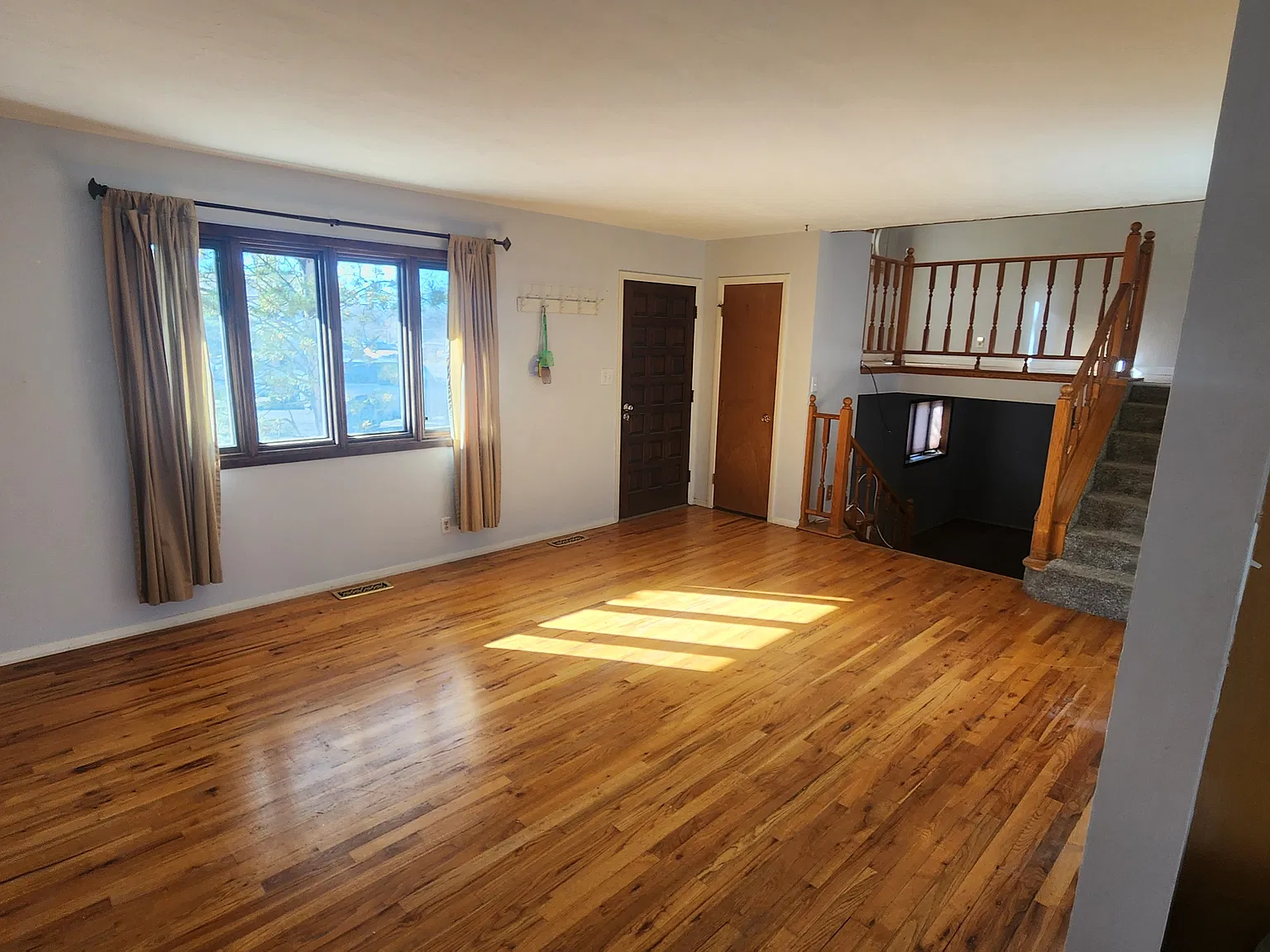 3 bed, 2028 sqft, $2,100 — Photo 2