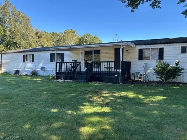 416 Sailfish Ln SE, New Philadelphia, OH 44663