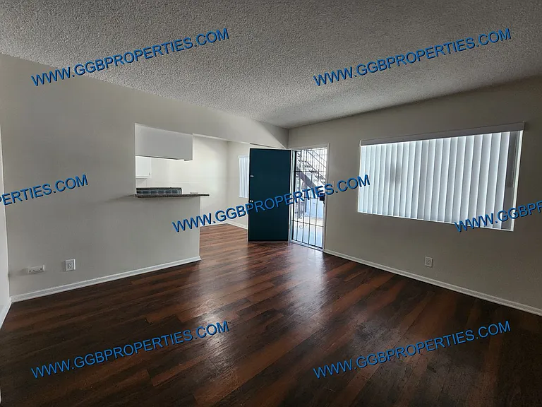 1050 E Harding St — Photo 6