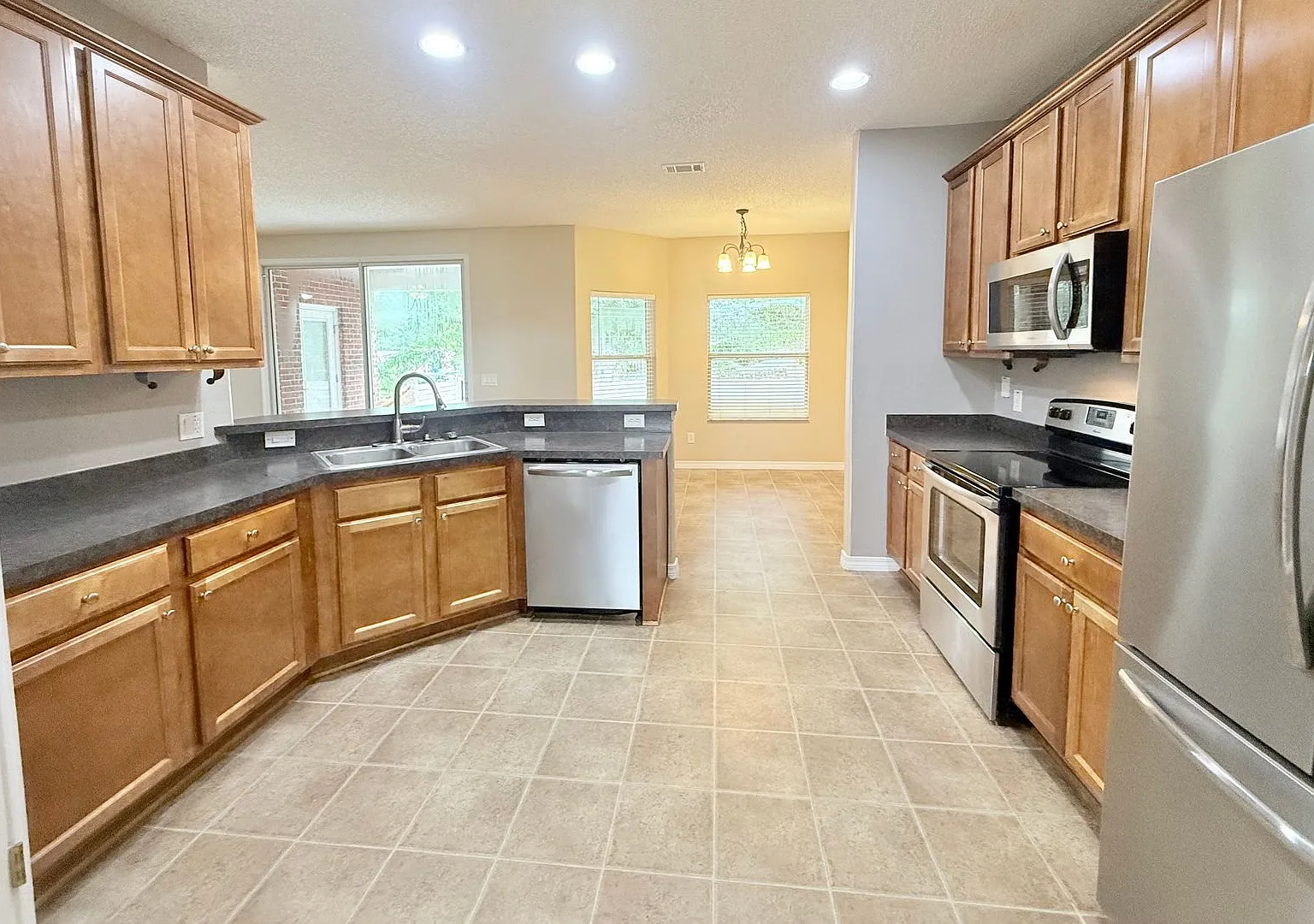 4 Bed/2 Bath Home + Bonus Room — Photo 3