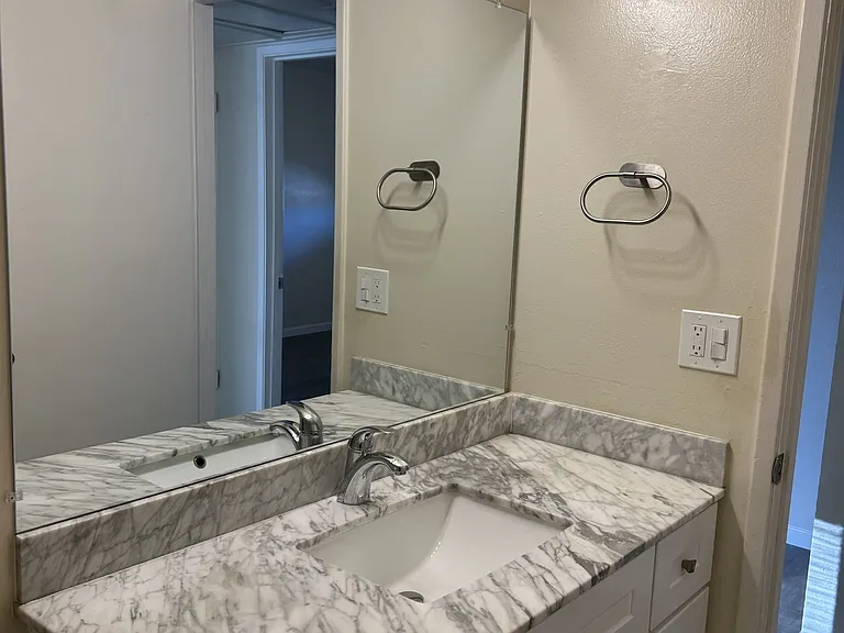 120 E Fairmont Ave #8 — Photo 35