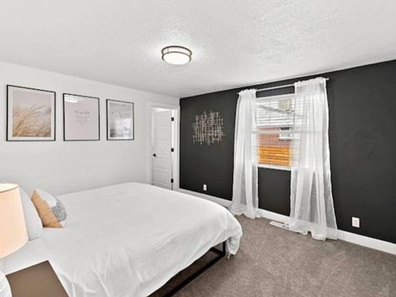 4th image of 1229 W Gillespie Ave #1
