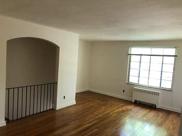 330 Hart Blvd, Staten Island, NY 10301