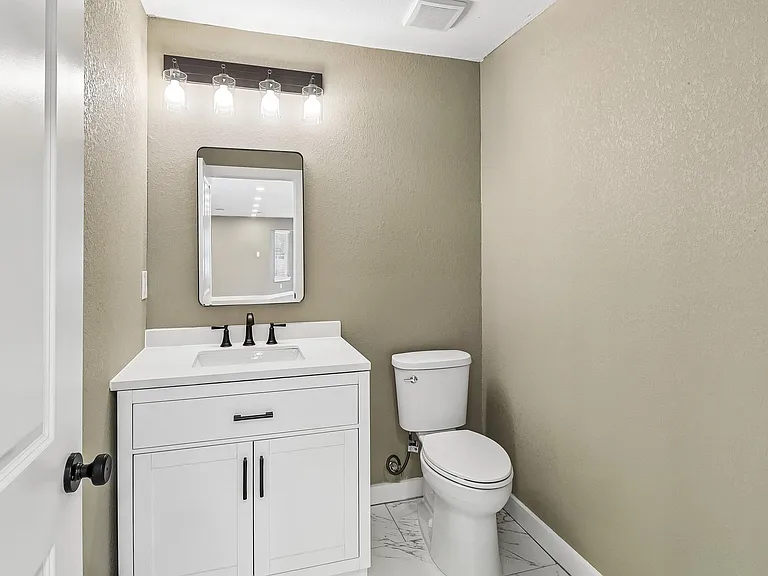 10711 Cromwell Dr — Photo 5