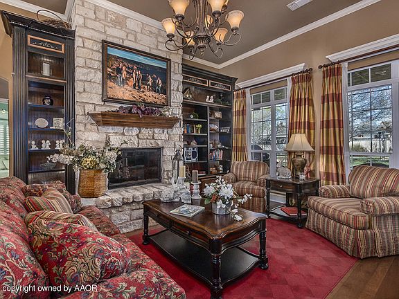 4th image of 27 Lindsey Ln