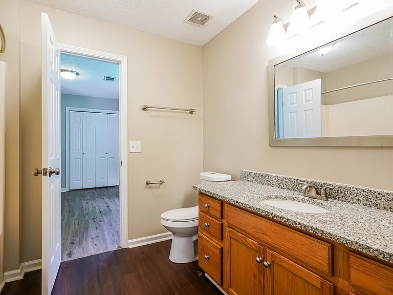 131 E Braxton Ln — Photo 16