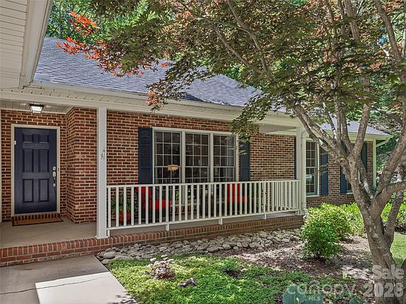 4th image of 206 Southwood Ct