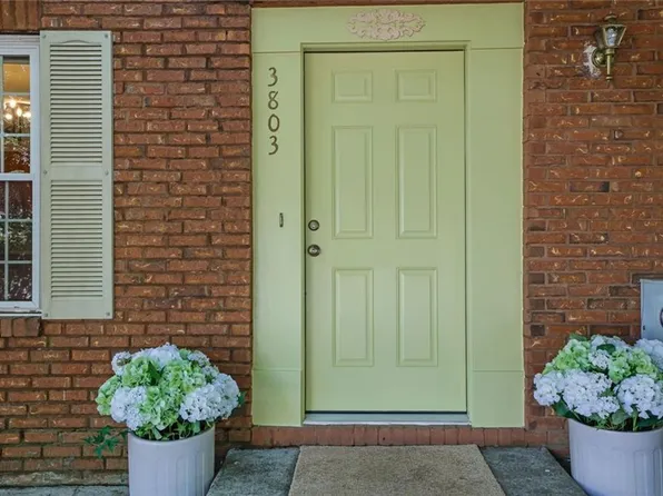 3803 Meadow Green Ct, Peachtree Corners, GA 30092