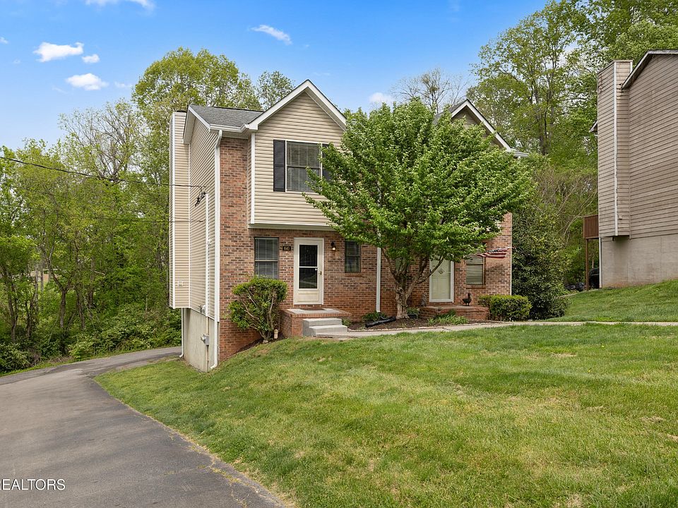 1st image of 640 Shadywood Ln