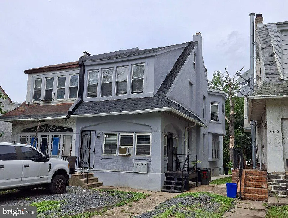1 bed, 2052 sqft, $1,100 — Photo 1