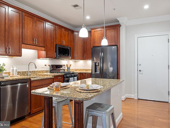 4th image of 1023 N Royal St Unit 104