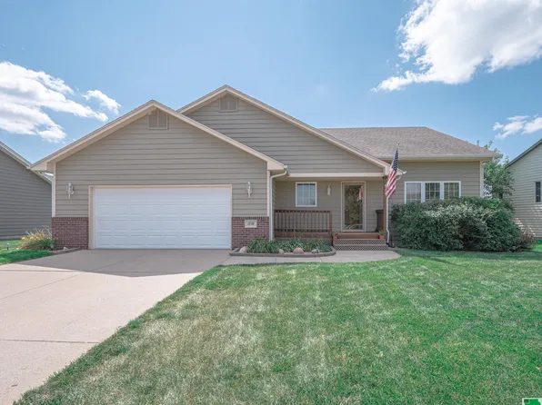 1710 Jack Nicklaus Dr, Elk Point, SD 57025