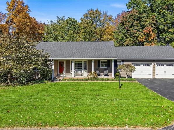 207 W Windridge Rd, Greenville, PA 16125