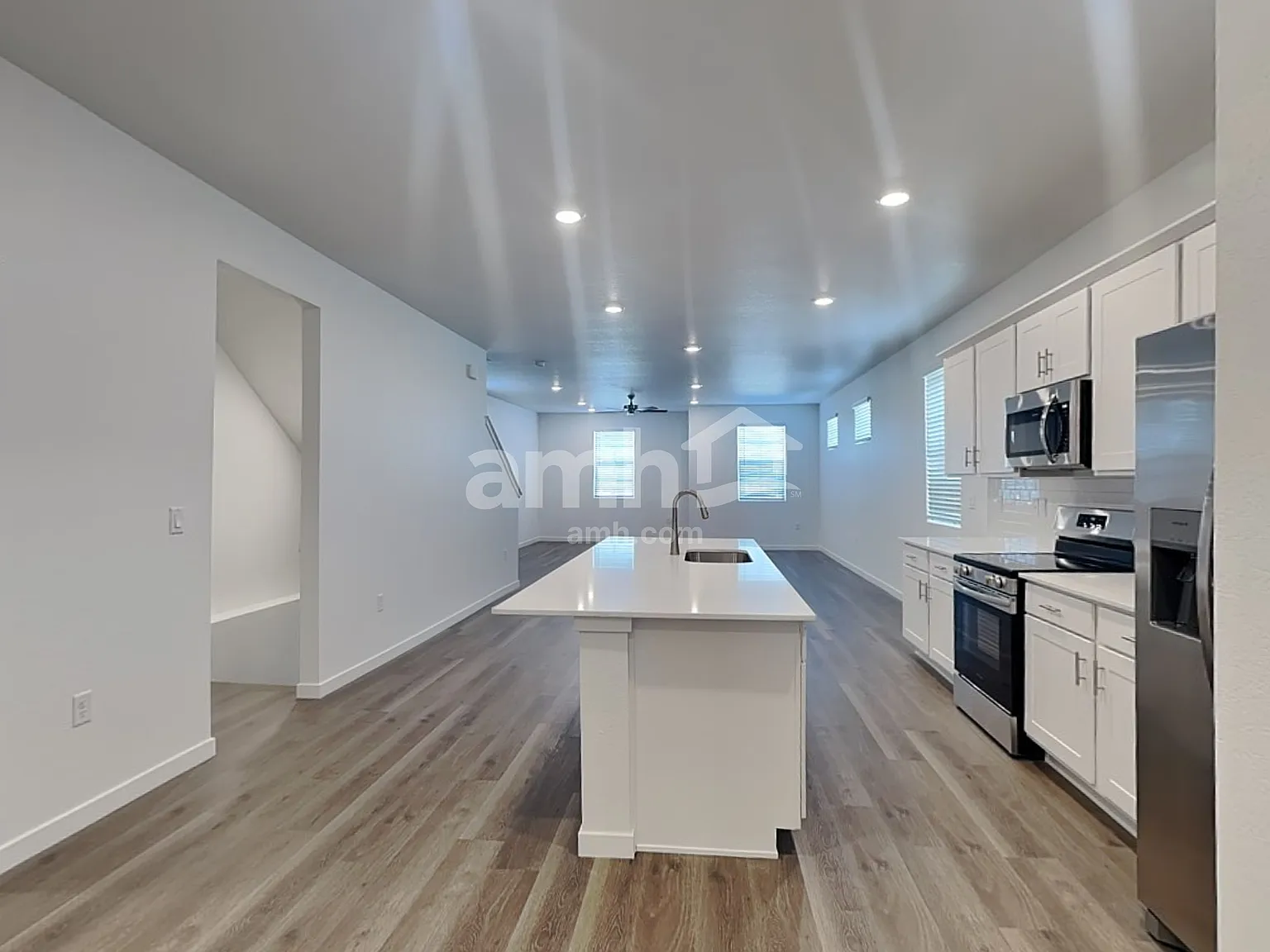 4 bed, 3.5 bath, 3263 sqft, $3,355 — Photo 4