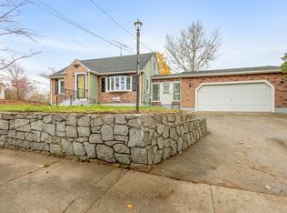 25 Lakeview St, Blackstone, MA 01504