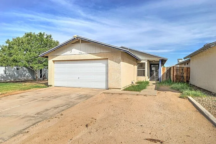 3 bed, 2.0 bath, 1016 sqft, $1,695 — Photo 3