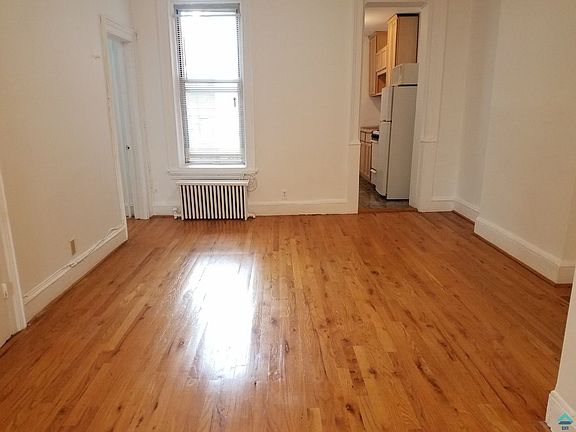 3rd image of 274 19th St #2
