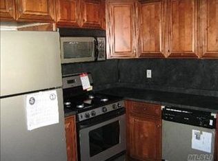 89 Finch Ln, Islip, NY 11751