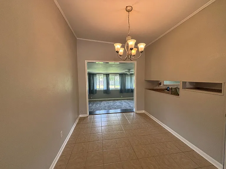 318 Sprucewood Ln — Photo 6