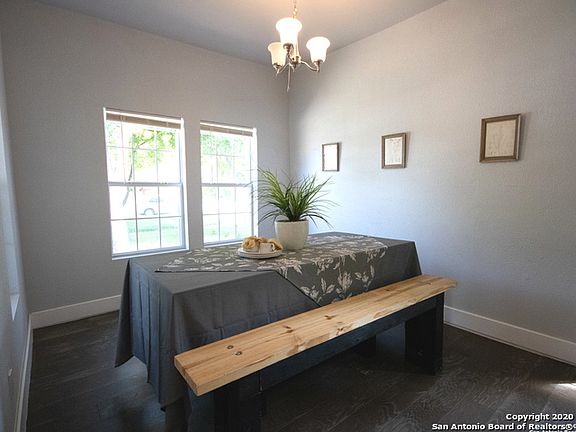 5th image of 1134 W Gramercy Pl
