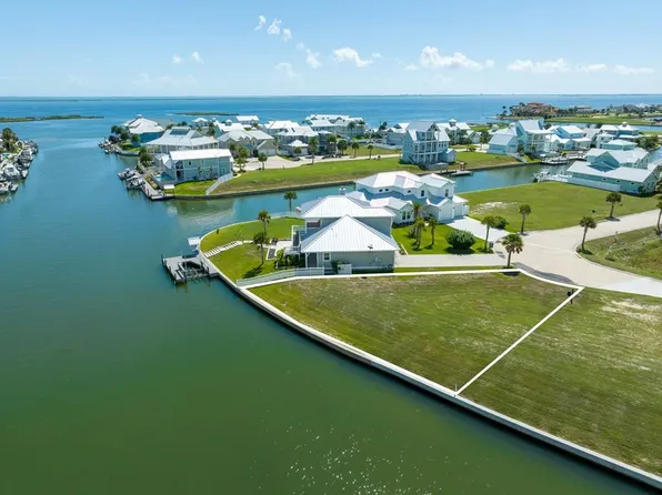 1045 Fiji Dr, Rockport, TX 78382