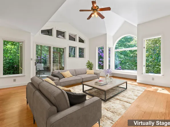 22 Hawthorne Lane, Harpswell, ME 04079