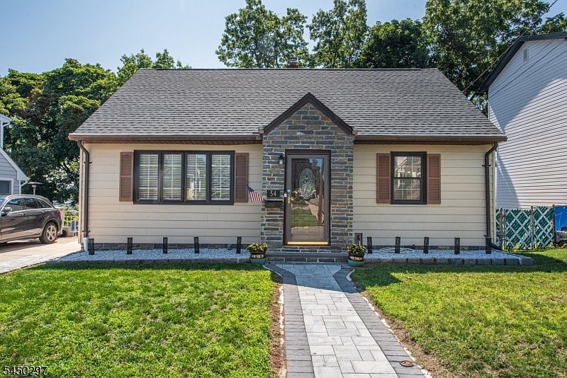 1st image of 54 Hasbrouck Ave