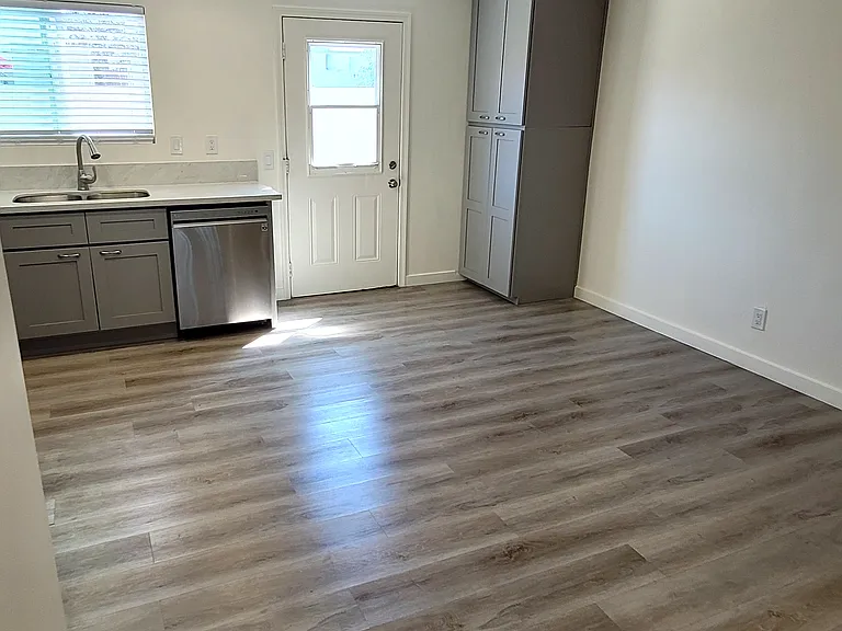607 Emerald Ave #7 — Photo 5
