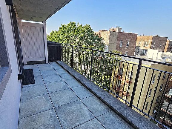 5th image of 1533 E 19th St #807