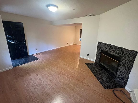 5th image of 1419 E St APT 3
