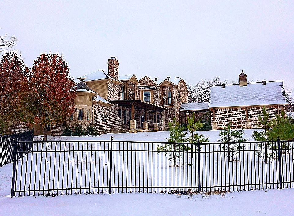 2nd image of 260 Meadowlark Ln