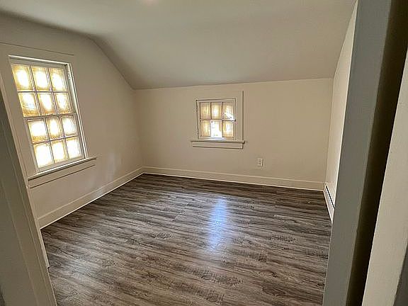 5th image of 737 Leland Ave